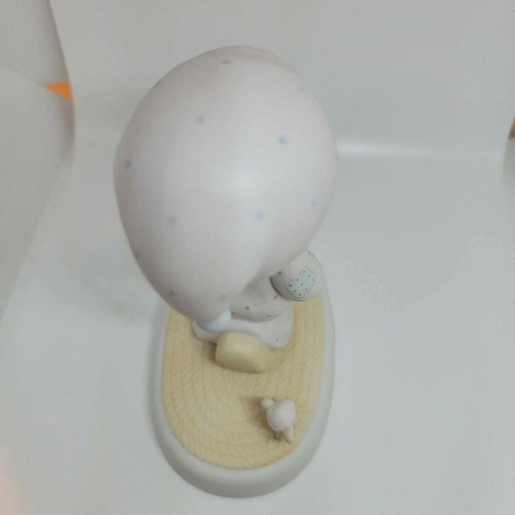 PRECIOUS MOMENTS FIGURINES "Jesus is the light that Shines" Child in Pajamas - Picture 9 of 12